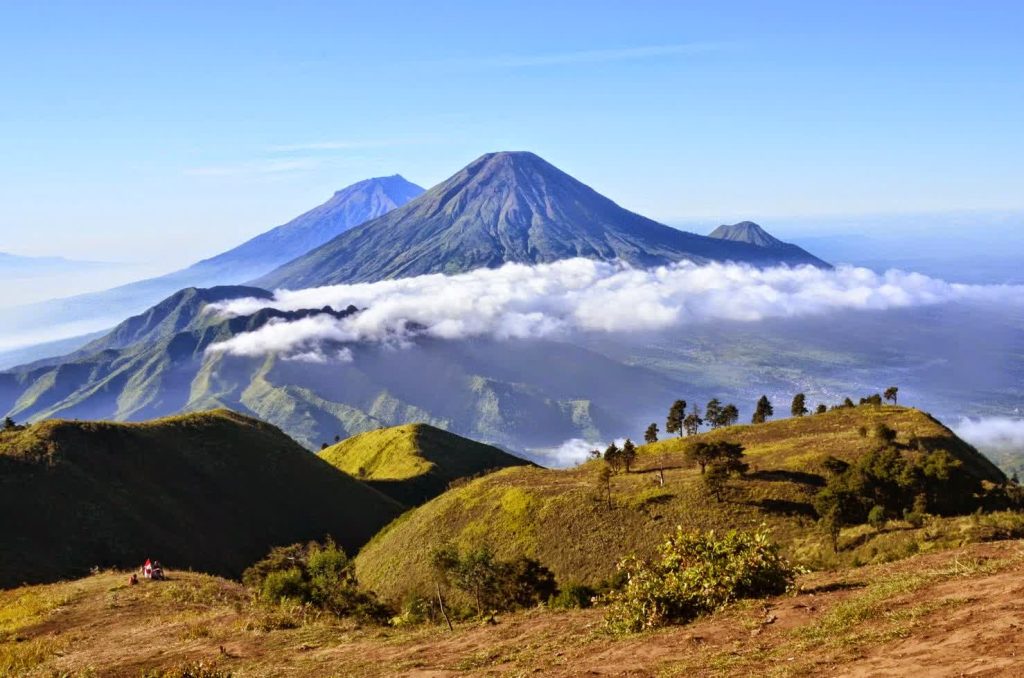 Menikmati Surganya Para Pendaki, Inilah Keistimewaan Gunung Prau di Jawa Tengah 
