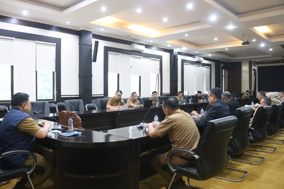 Dukung Program Prioritas LUBER, Sekdakot Pagar Alam Pimpin Rapat Evaluasi Capaian OPD