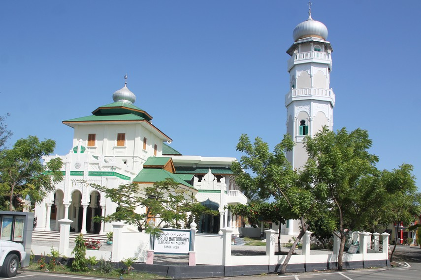 Masjid Baiturrahim Ulee Lheue: Simbol Ketahanan Masyarakat Aceh