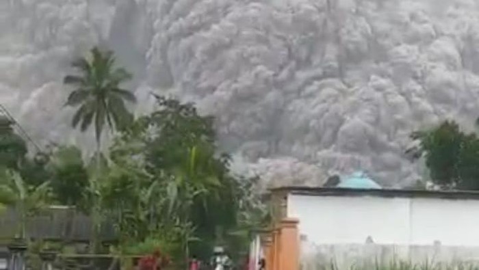 Kondisi Terkini Gunung Semeru, Masih Luncurkan Awan Panas Sejauh 1.000 Meter