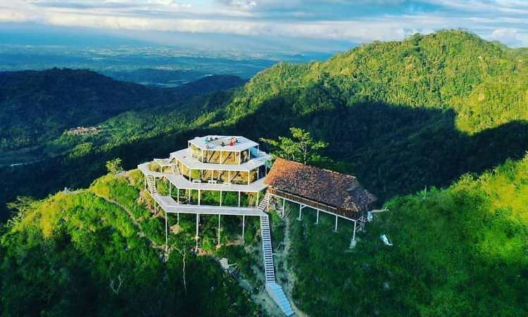 Dikelilingi 3 Gunung Megah di Pulau Jawa, Wisata Tumpeng Menoreh Makin Curi Perhatian Wisatawan