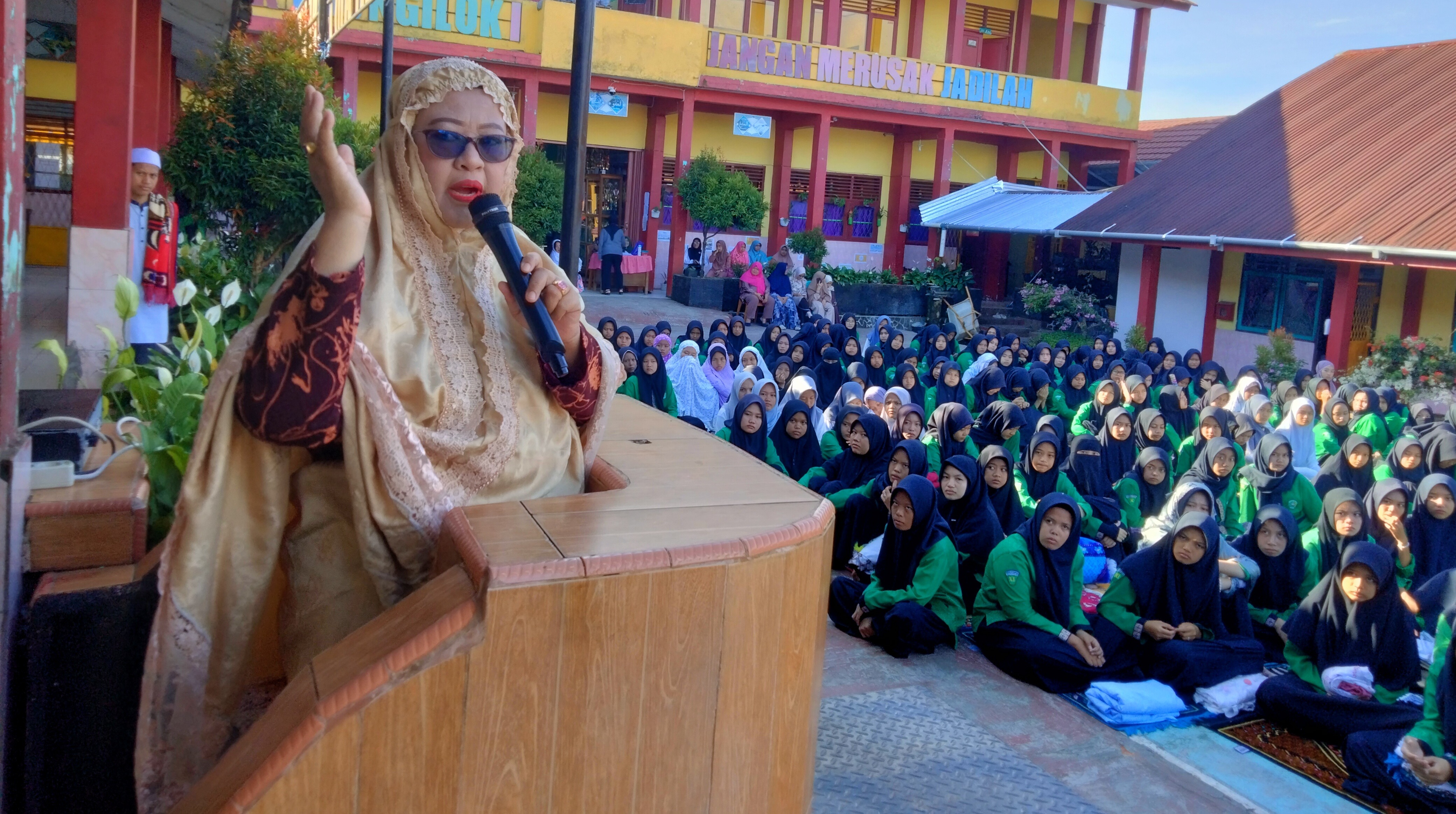 Mengasah Kemampuan Non-Akademik Siswa Melalui Muhadharah Setiap Jum'at di MAN 1 Pagar Alam