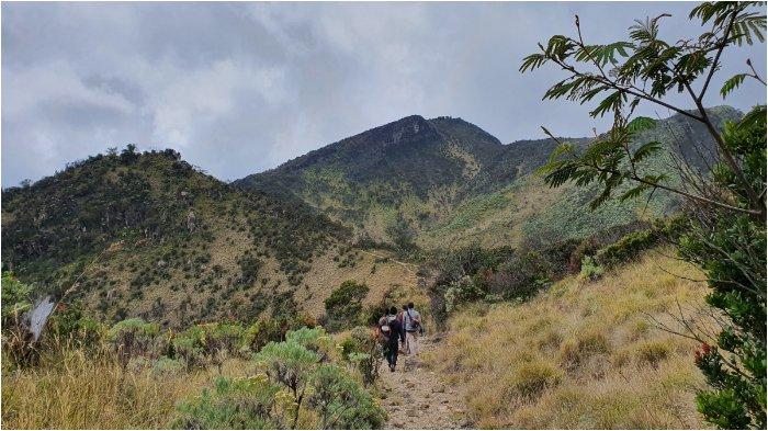 Mengejutkan! Makam Presiden SuhartoTernyata  Ada Di Gunung Lawu, Simak Disini!