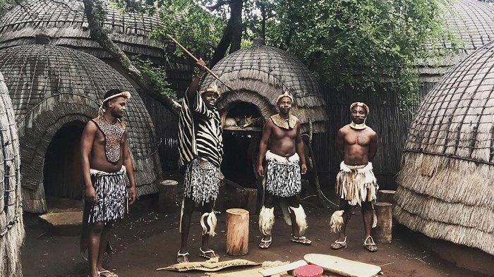 Jalankan Ritual Mp dengan Dukun, Inilah 5 Tradisi Aneh dan Unik yang Masih Ada di Suku Indonesia.