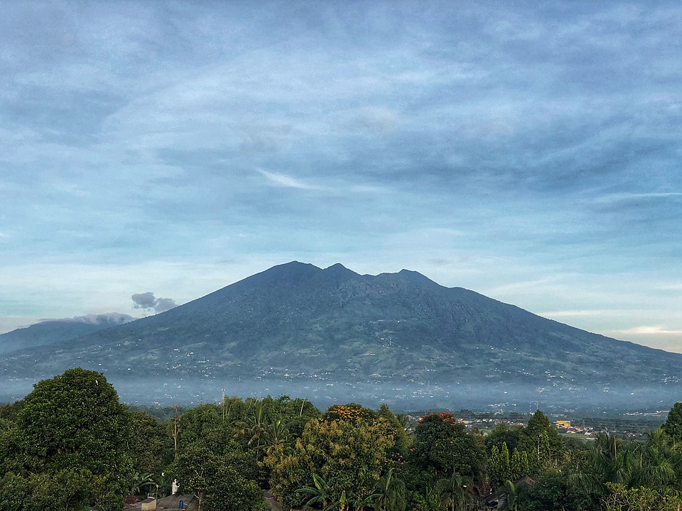 Jangan Main-Main, Inilah Gunung Mistis dan Angker di Pulau Jawa, Nomor 5 Peninggalan Majapahit!
