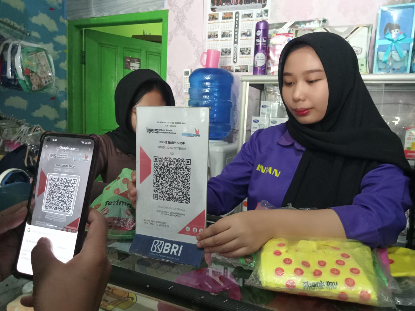 Belanja Praktis, Pakai QRIS, NKHZ Baby Shop Tumbuh Bersama QR Code BRI