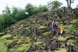 Belum Tau! Inilah 3 Fakta Situs Gunung Padang Yang Katanya Prasejarah Peninggalan Kebudayaan Megalitikum!