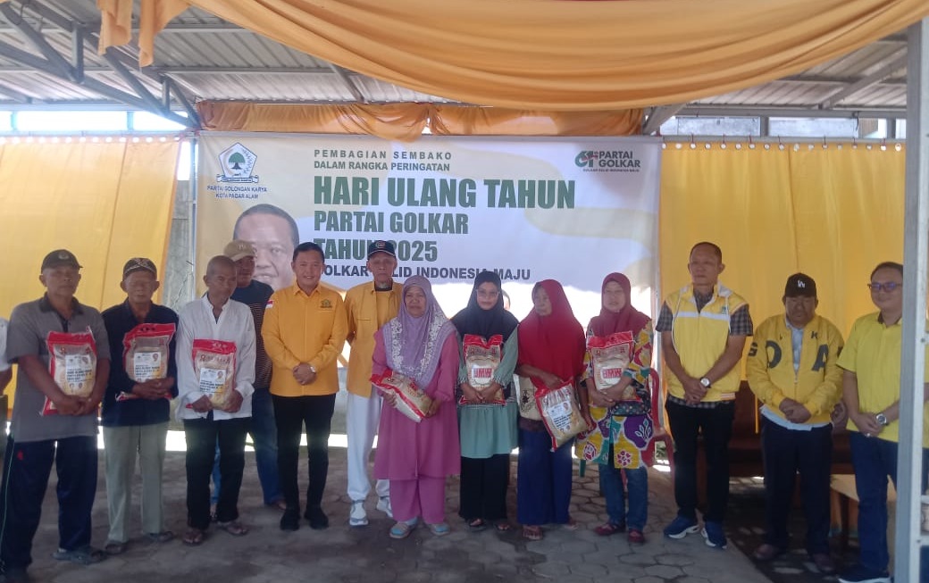 Peringati HUT Ke 61, Pengurus Partai Golkar Salurkan Bantuan 3 Ton Beras