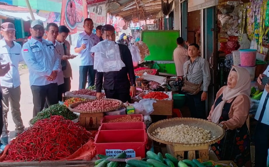 Disperindagkop Tinjau Ketersediaan Bahan Pokok, Pastikan Kestabilan Harga