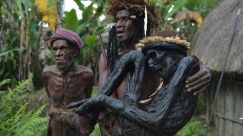Waduh! Ternyata Masih Ada Suku Papua yang Masih Mempraktikan Kanibalisme, Apa Benar?