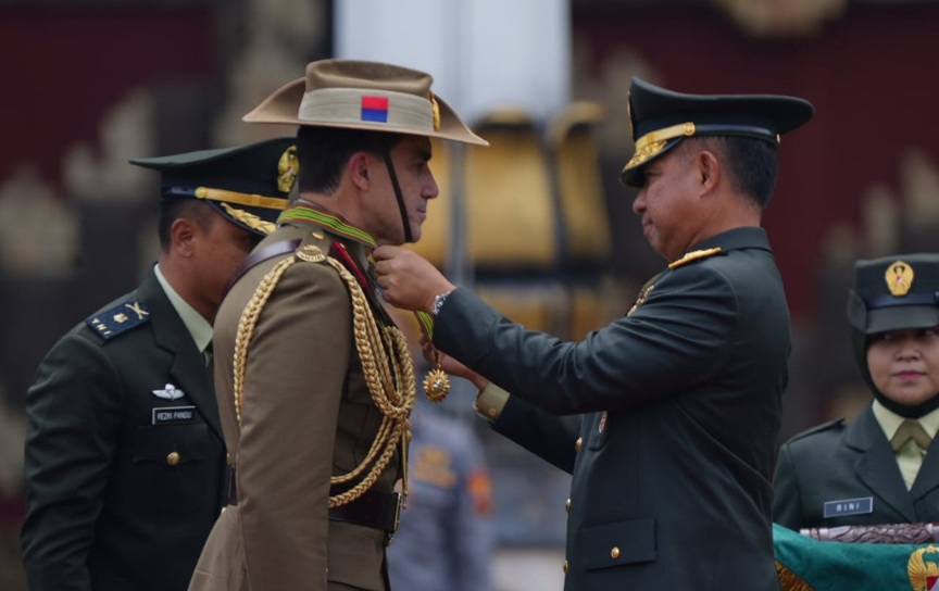 Kasad Anugerahkan Bintang Kartika Eka Paksi Utama Kepada Chief Of The Australian Army