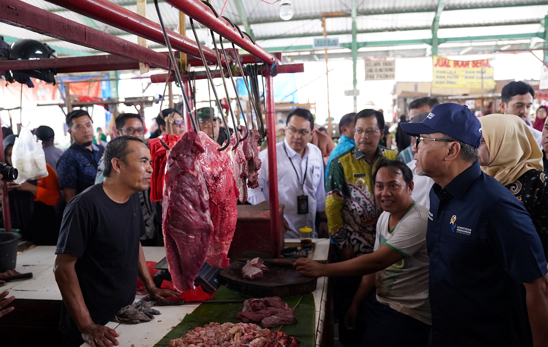 Jelang Ramadhan, Menteri Perdagangan Tinjau Stok dan Harga  Bapok di Pasar Kangkung, Bandar Lampung