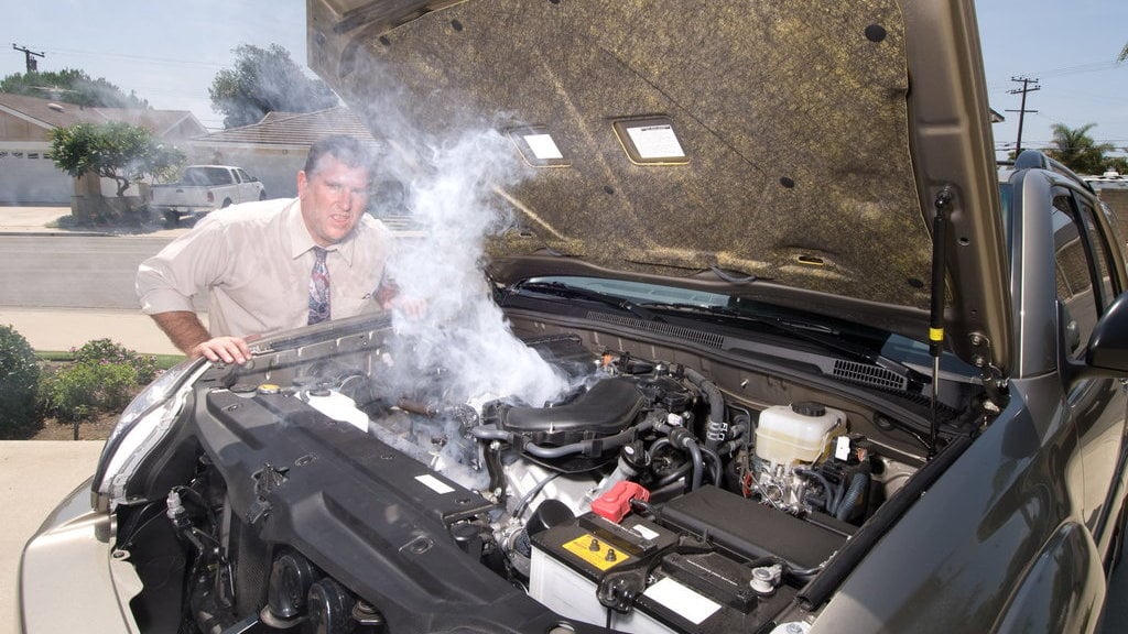 Jangan Panik, Ini Dia Cara Mengatasi Mobil Overheat!