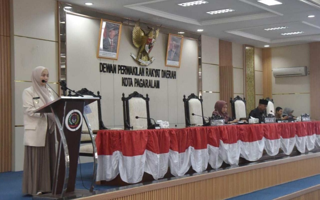 Sampaikan LKPJ Walikota, Hj Bertha : Tingkatkan Kinerja dan Pelayanan Masyarakat