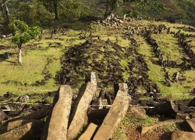 Fakta Menakjubkan! Inilah Keunikan dan Sejarah Gunung Padang yang Spektakuler 