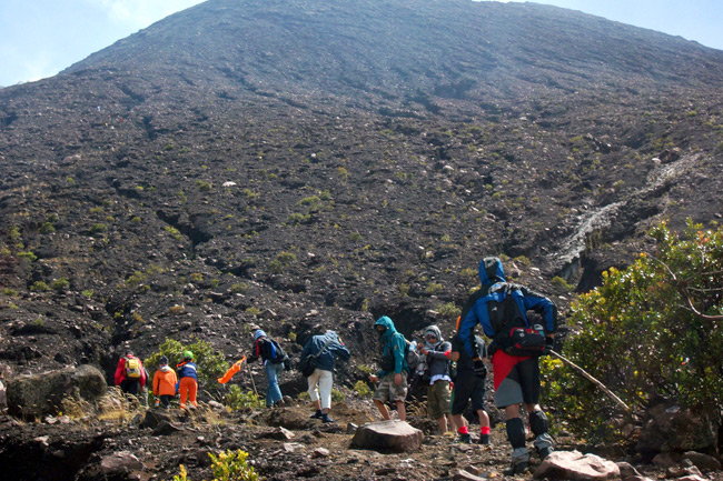 Gunung Slamet Kuncinya Pulau Jawa! Inilah Kisah Misteri Gunung Tertinggi Di Jateng