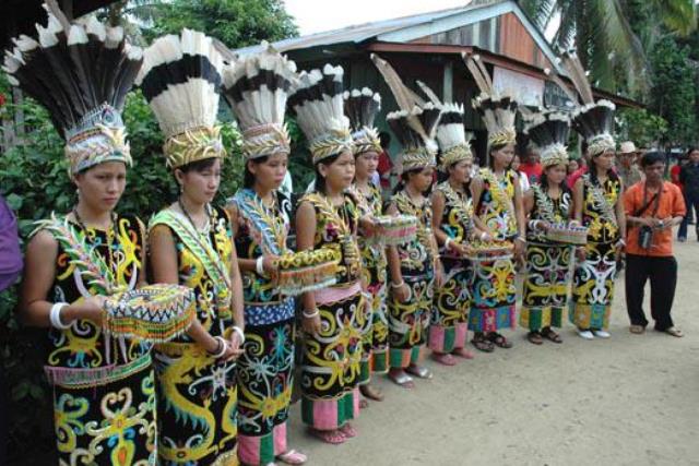 Ini Dia 7 Pakaian di Kalimantan yang Miliki Berbagai Macam Jenis!