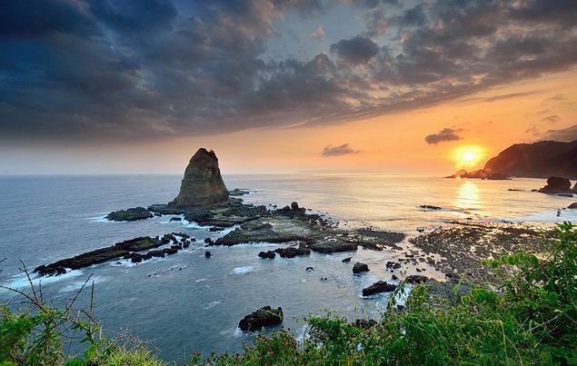 Nyesel Banget Kalo Gak Kesini! Inilah 6 Pantai Cantik yang Eksotis di Jawa Timur 