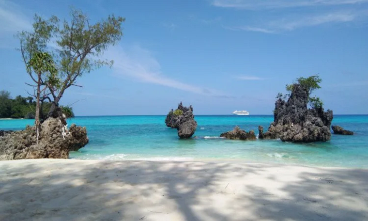 Rekomendasi Wisata Papua Barat, 9 Tempat Memukau yang Wajib Dikunjungi!