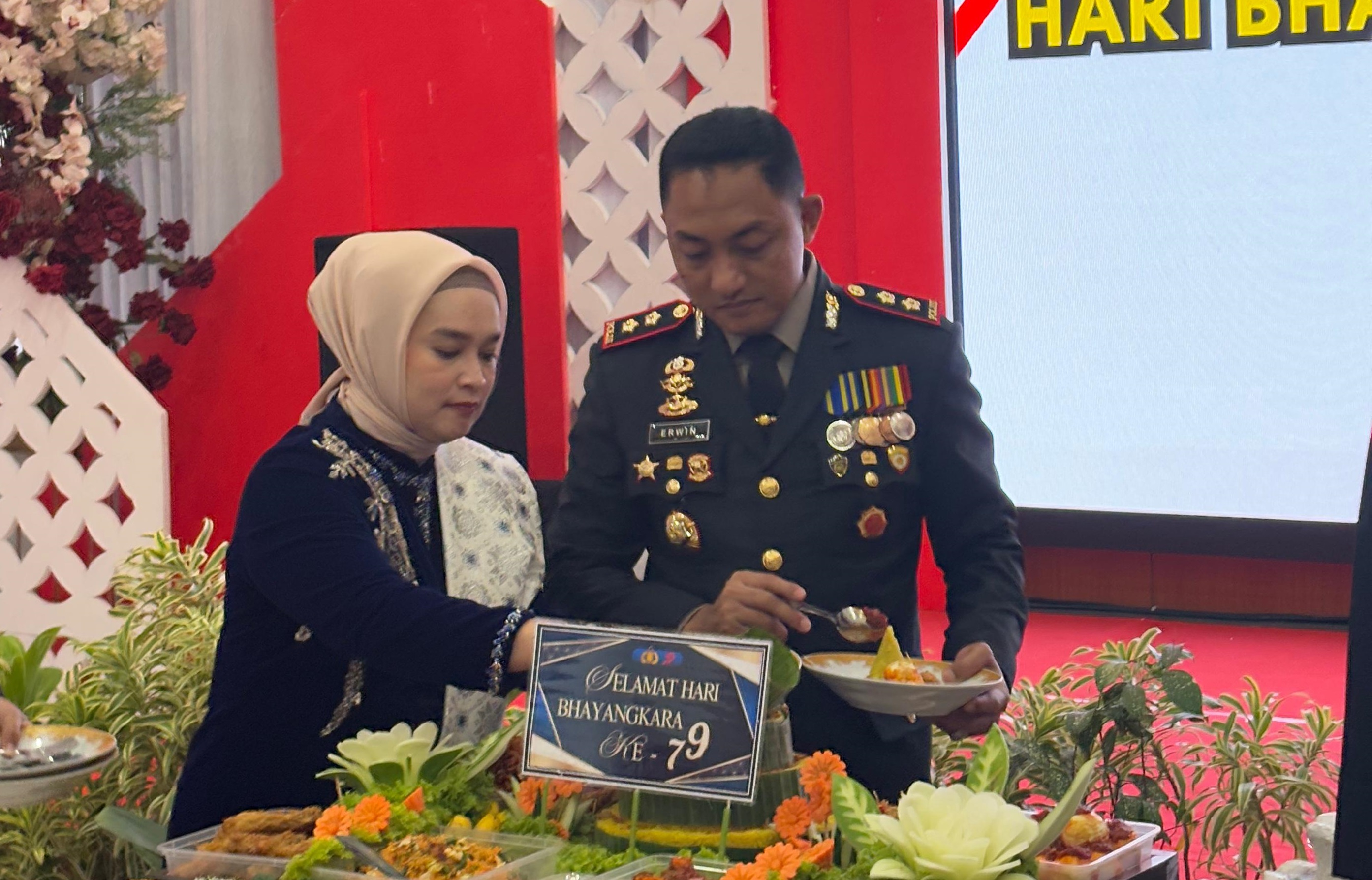 Kapolres Pagar Alam Potong Tumpeng Tasyakuran Hari Bhayangkara ke-79