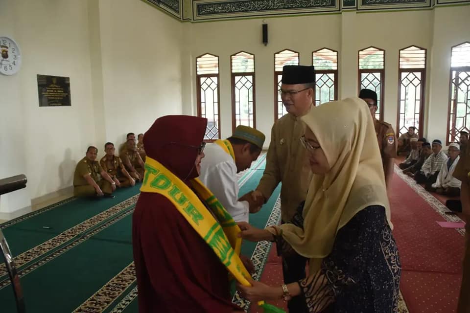 Wujud Penghargaan Kontribusi dan Kerja Keras, Pemkot Berangkatkan Umroh 40 Ustadz/Ustdzah 