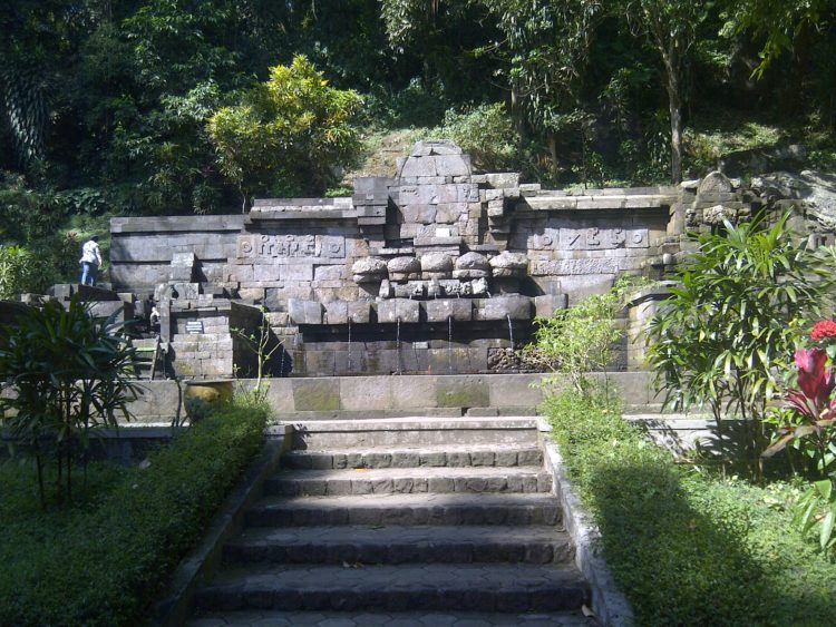 Penemuan Istana Di Pedalaman Hutan, Warga Lamongan Jawa Timur Digegerkan Dengan Hal Ini!