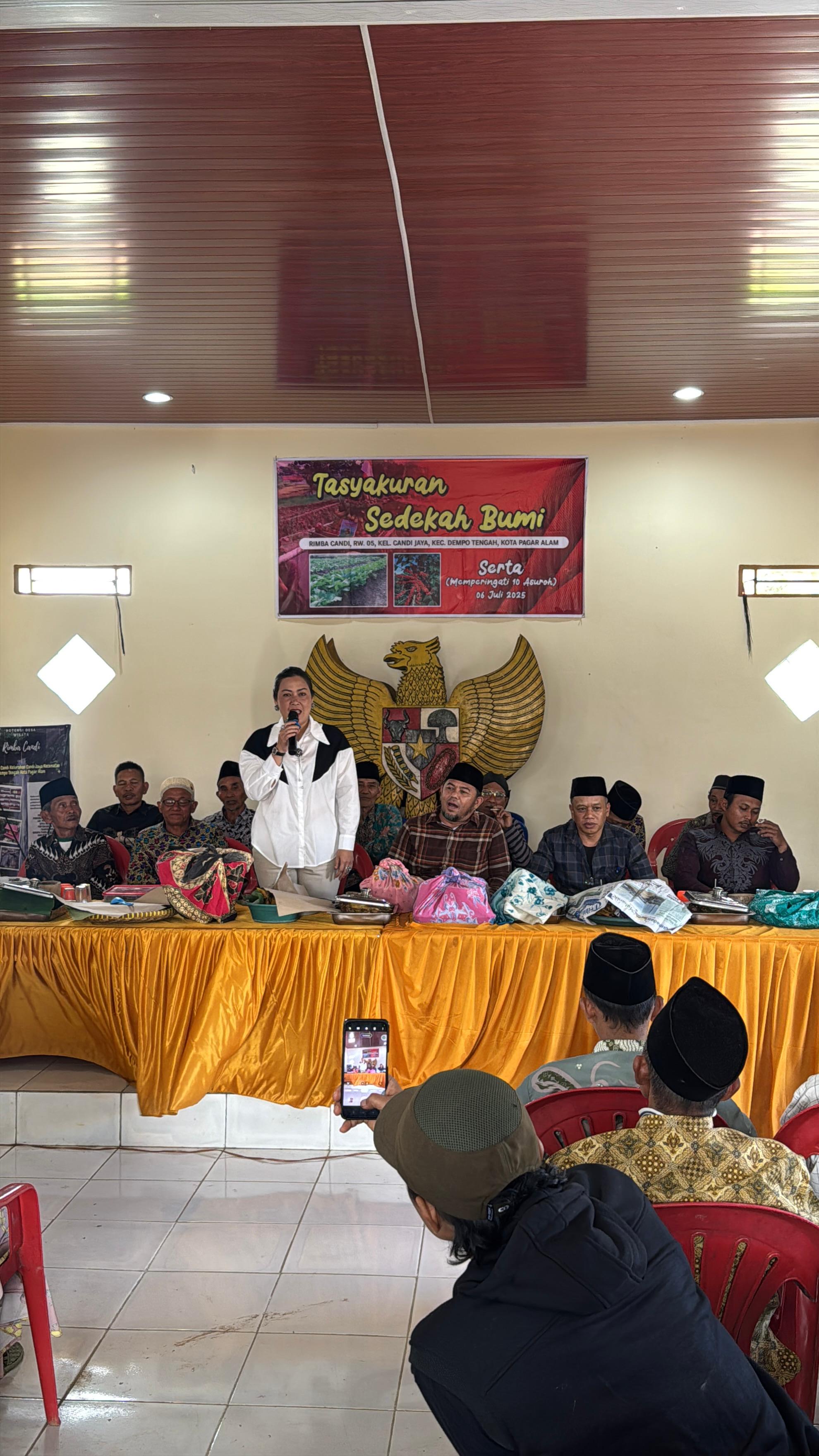 SEDEKAH BUMI: Camat, Anggota DPRD beserta Warga Dusun Rimba Candi Kelurahan Candi Jaya gelar sedekah bumi