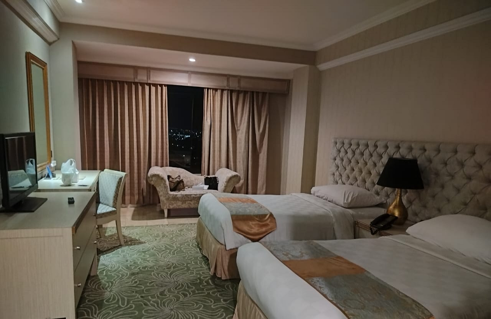 Sering Diganggu oleh Makhluk Halus, Ini 4 Hotel Angker di Surabaya!