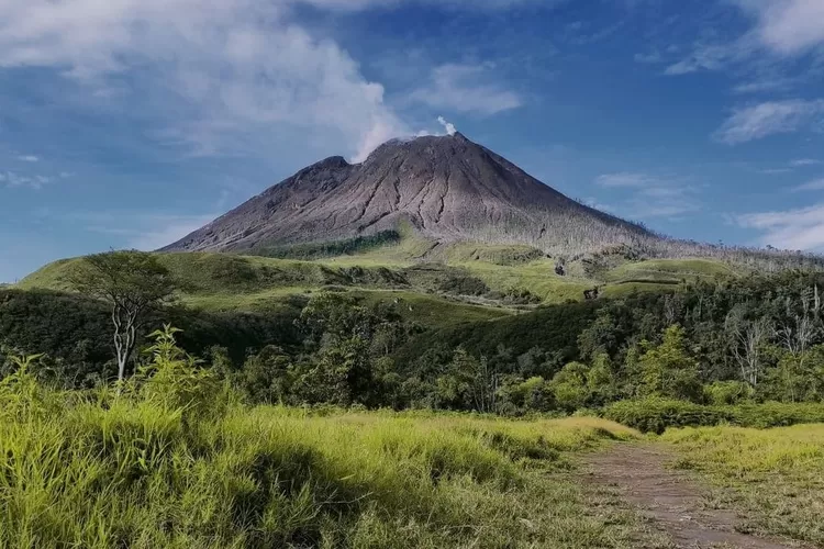 Penuh Misteri, Begini Rahasia Gunung Sinabung Yang Menarik Perhatian Banayak Orang