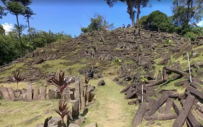 Waduh! Benarkah Piramida Tertua di Dunia di Situs Gunung Padang? Simak Faktanya Disini 