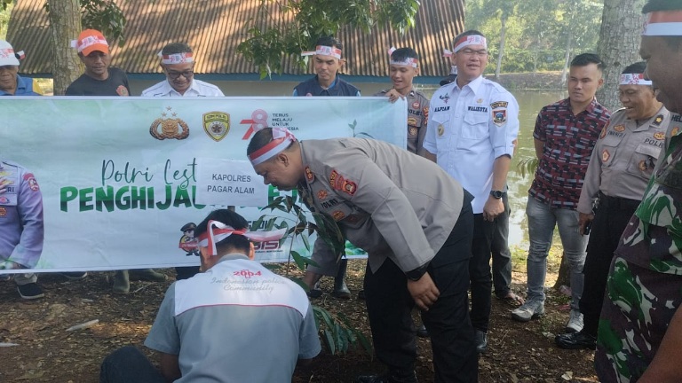 Hijaukan Negeri, Polres Pagar Alam Tanam Ribuan Bibit Pohon