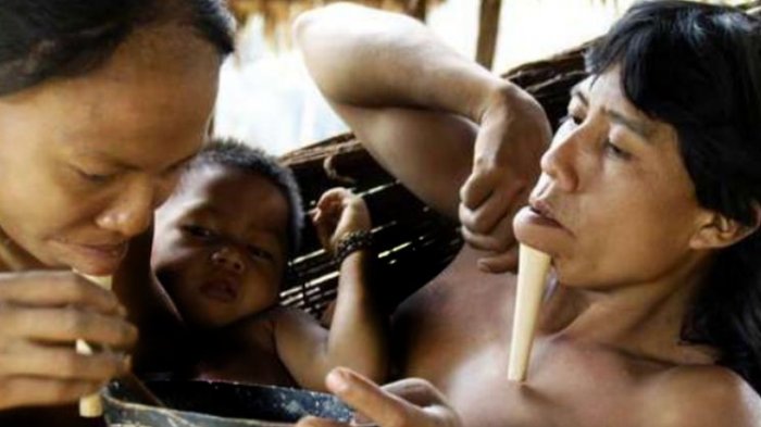 Tradisi Aneh Di Nusantara, Mulai Dari Suku Jawa Sampai Papua! 