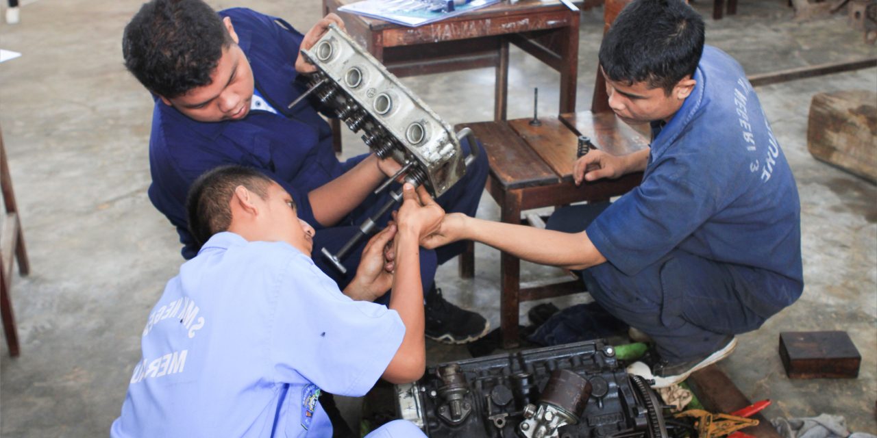 Cetak Lulusan SMK Siap Kerja