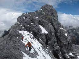 Terkenal Miliki Jalur Terjal, Gunung ini Jadi Tantangan Tersulit untuk Ditaklukkan Para Pendaki 
