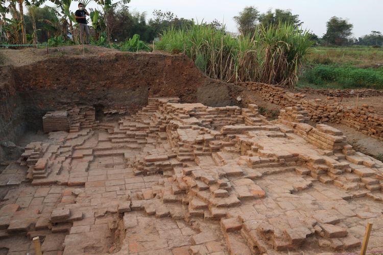 Tanah Terbelah Gegerkan Warga Gresik, Buktikan Adanya Istana Kuno yang Terkubur  