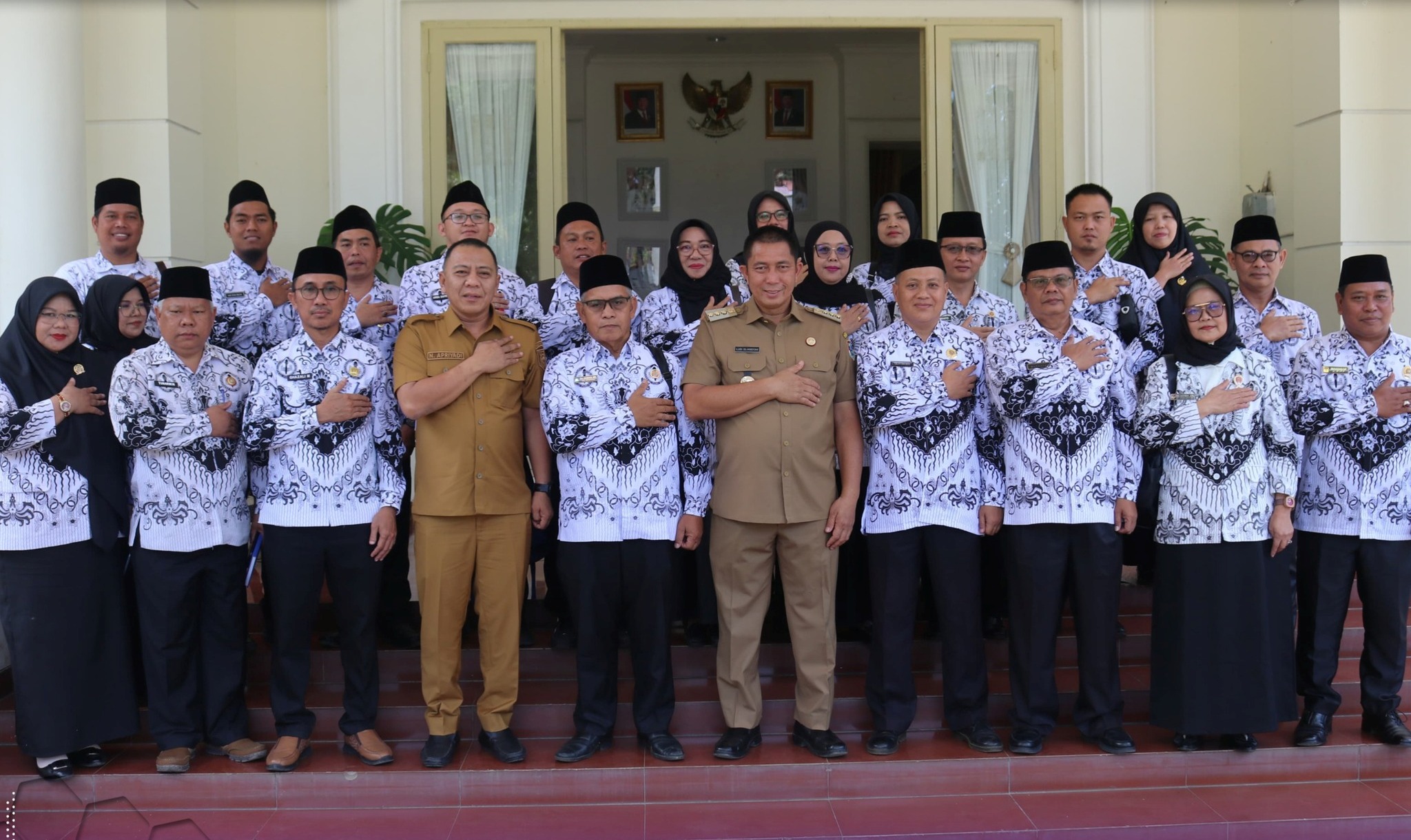 Wali Kota Pagar Alam Ludi Oliansyah menyambut hangat audiensi yang digelar pengurus PGRI Kota Pagaralam