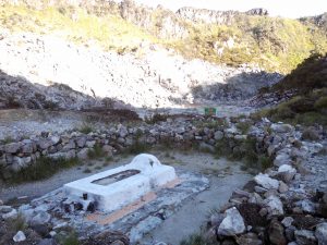 Terkenal Paling Angker dan Mistis, Ternyata inilah 4 Makam Keramat di Gunung Salak 