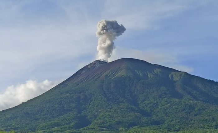 Keberadaan Spiritual Gunung Lewotolo: Sejarah dan Cerita Mistis