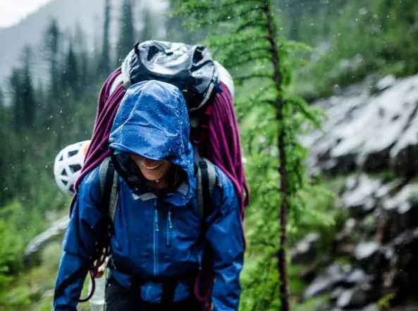13 Tips Aman Sebelum Kamu Mendaki Puncak Gunung Saat Musim Hujan 