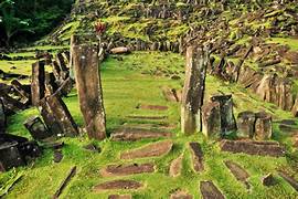 Gunung Padang, Situs Prasejarah Fenomenal dengan Keajaiban Arkeologi, Batu Kujang dan Semen Purba Buktinya!