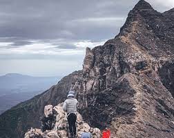 Berani Coba? ini dia 5  Gunung dengan Jalur Pendakian Tercuram yang Ada di Indonesia 