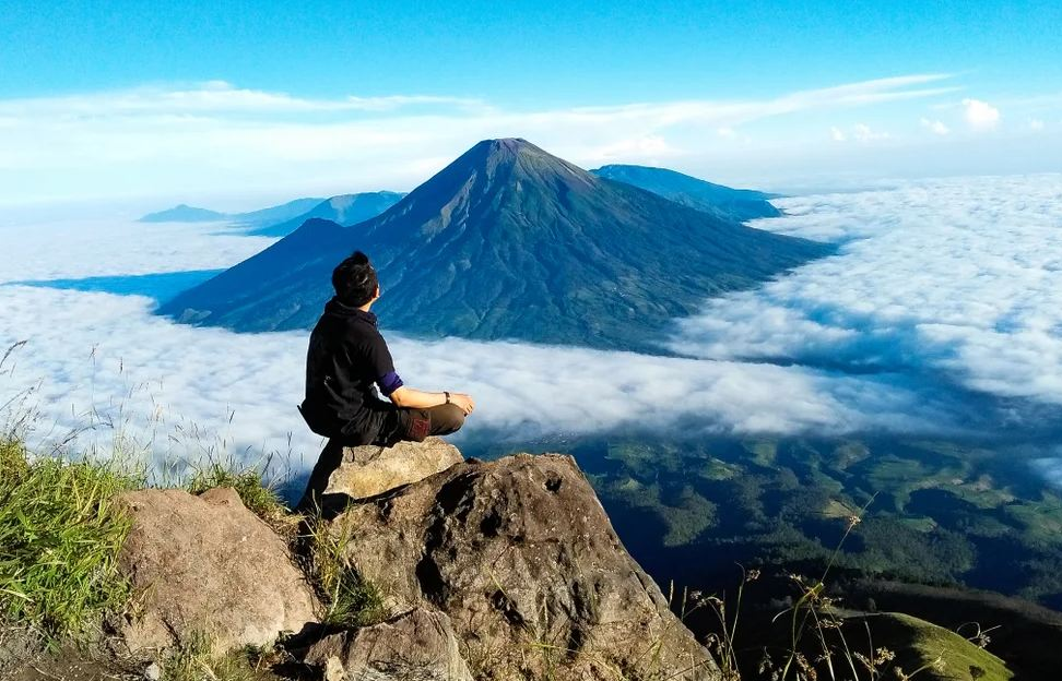 Misteri dan Keindahan Gunung Sindoro, Tiga Fakta dan Legenda yang Perlu Anda Ketahui