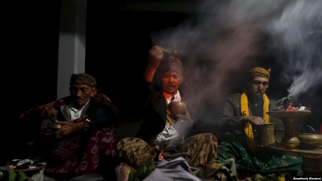 Antara Magis dan Cinta, Dukun dalam Tradisi Percintaan Suku-suku di Indonesia