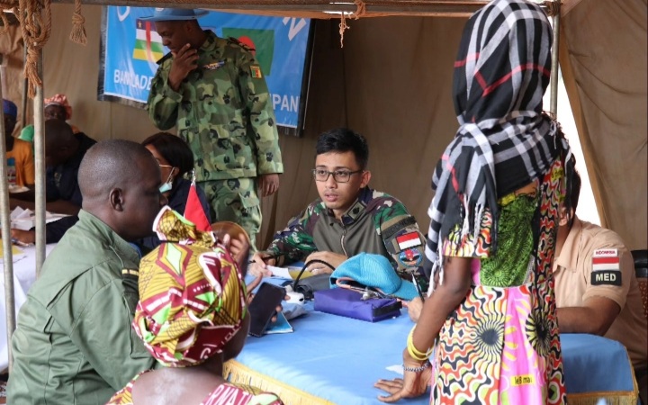 Semarakkan Medical Campaign Day, Satgas Kizi TNI Konga Berikan Layanan Kesehatan  Bagi Penduduk Bangui Afrika