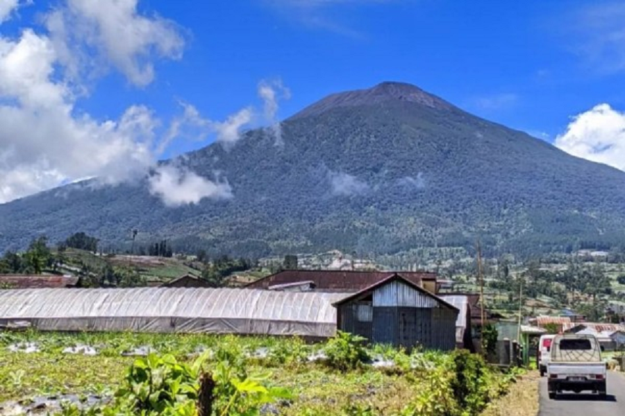 Menggali Kisah Gunung Slamet, Legenda Keselamatan dan Ramalan yang Mencengangkan di Jawa Tengah