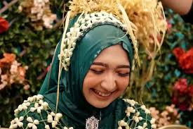 Enak dan Bikih Nagih! Ini 5 Tradisi Suku di Indonesia, Kok Aneh Yah?