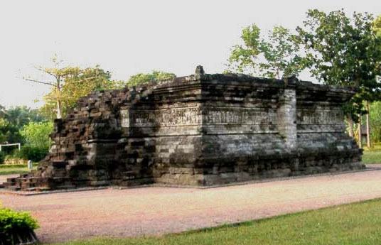 Lama Terlupakan, Akhirnya Istana Kuno Milik Raja Airlangga Ditemukan oleh Pencari Rumput di Tengah Hutan