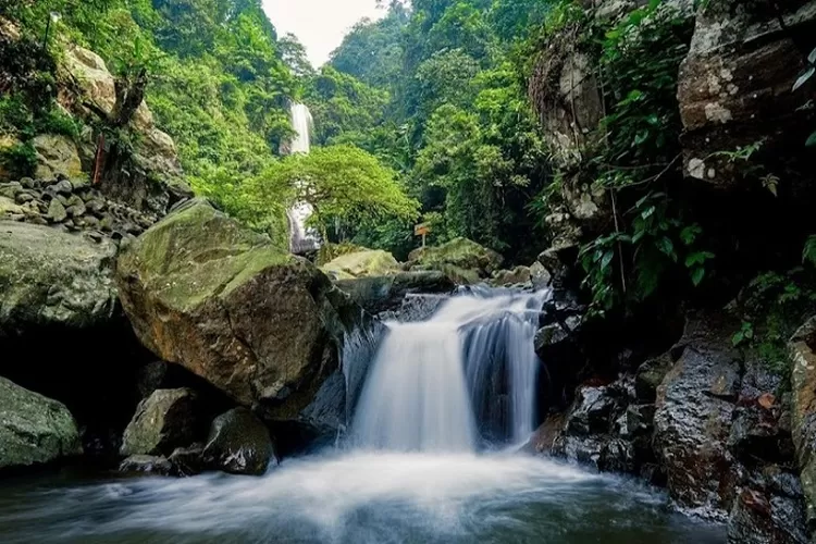 Menikmati Keindahan Alam Curug Cigentis di Karawang, Tempat Liburan Seru bersama Keluarga dan Teman