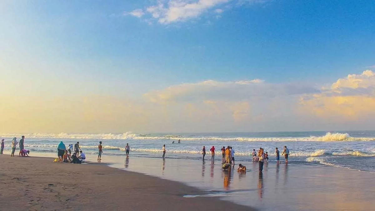 Mempunyai Daya Tarik Tersendiri, Inilah 7  Pantai yang Wajib Dikunjungi saat Berada di Kebumen Jawa Tengah!