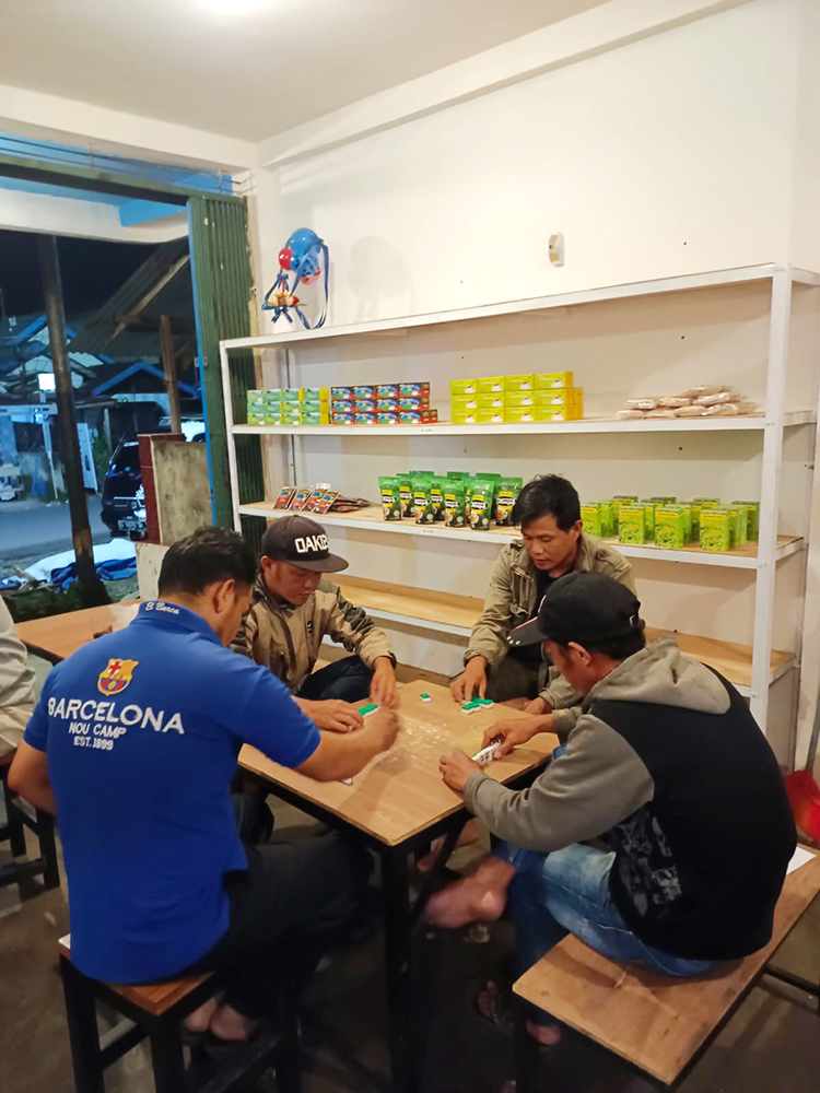 Ngopi Gratis di Tuah Coffee Shop dan Souvenir